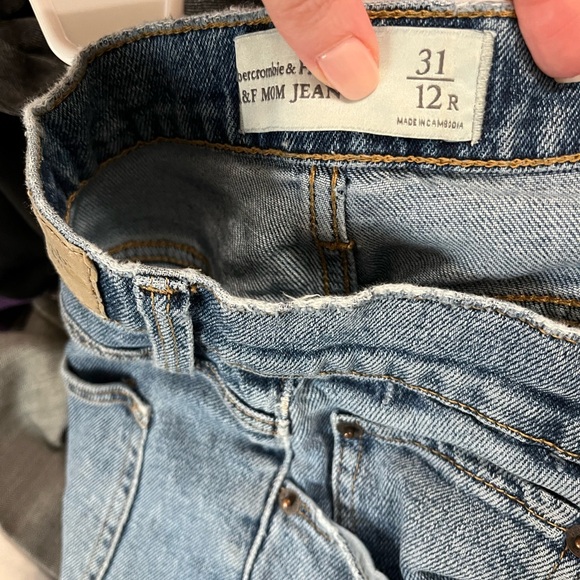 Abercrombie & Fitch Light Blue Denim mom Jeans - Picture 4 of 6